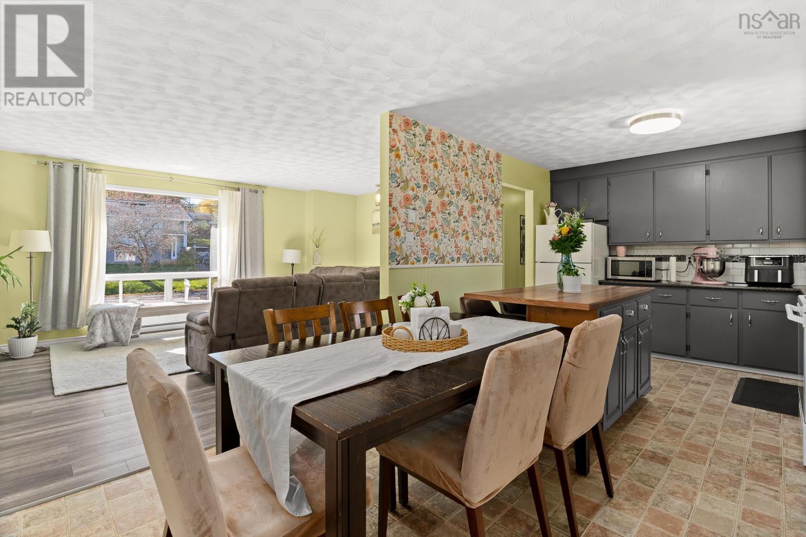 Property 30 of 37 of 1022/1024 Marie Crescent