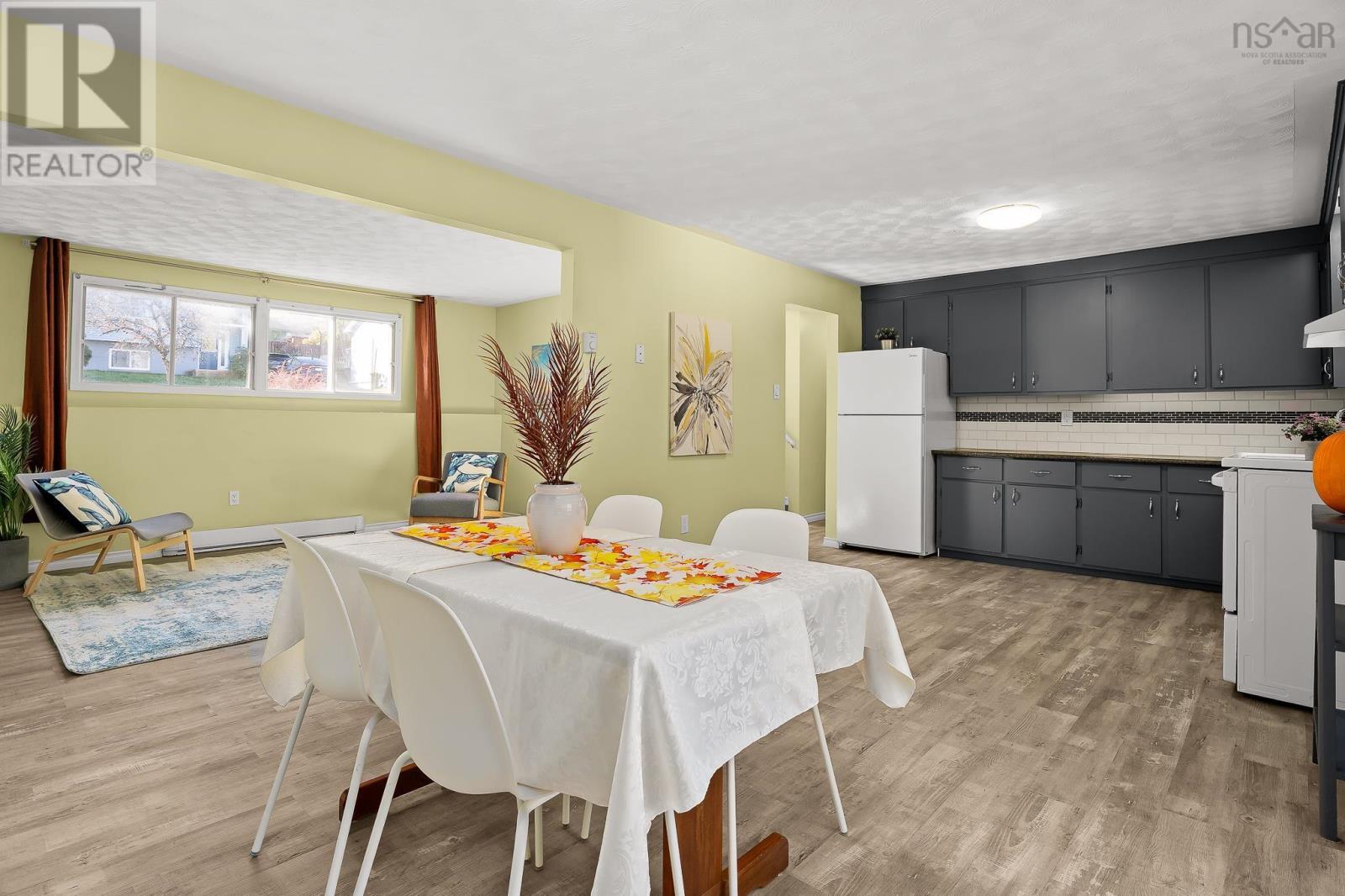 1022/1024 Marie Crescent - 8