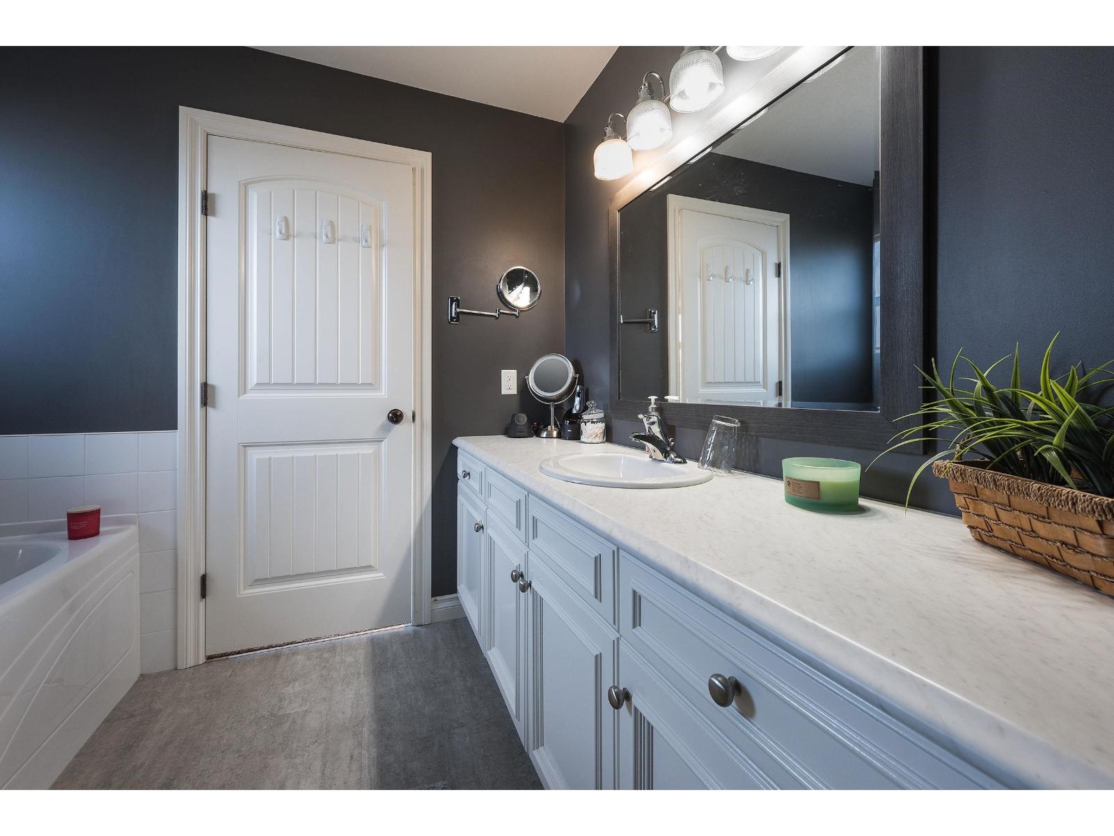Photo of 38 6577 SOUTHDOWNE PLACE, Sardis South 22