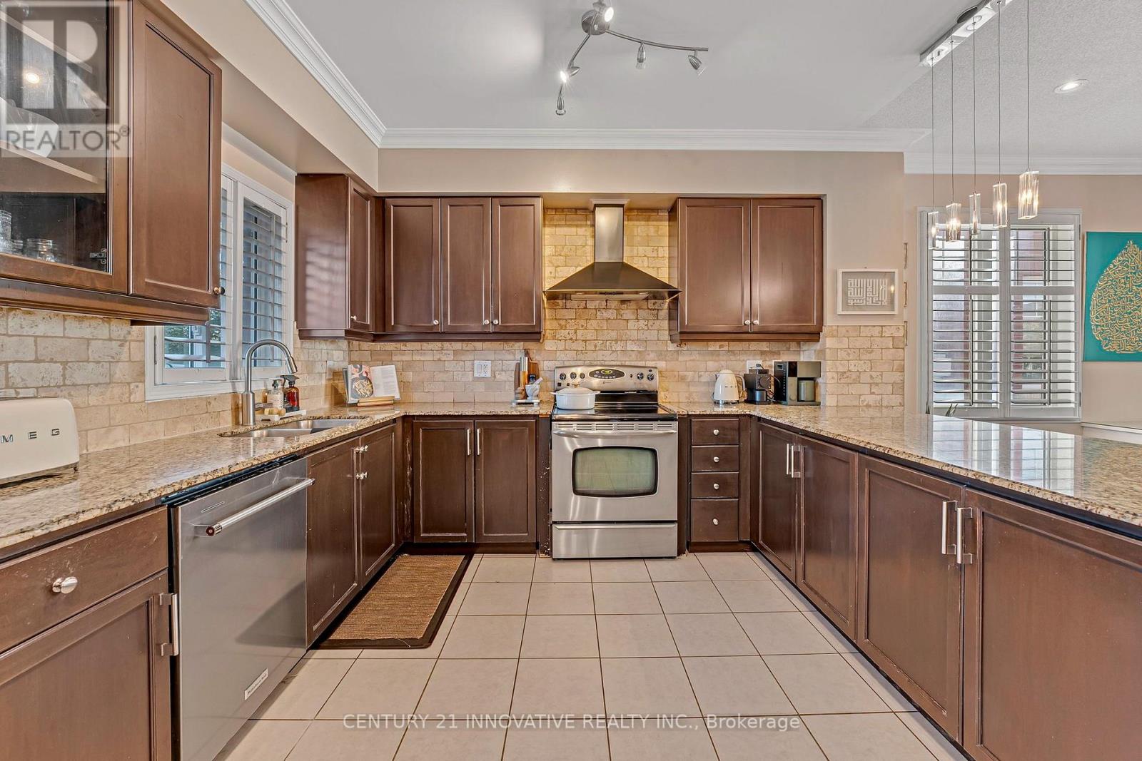 99 JOHN BELL CRESCENT - 10
