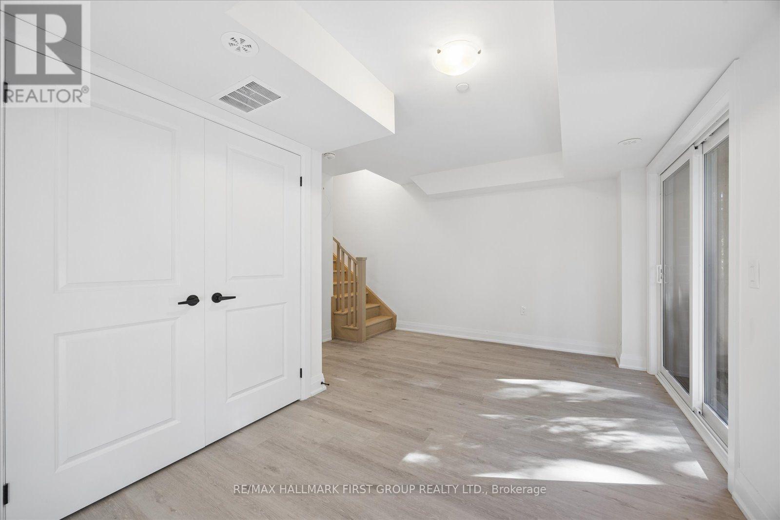 39 MARRET LANE - 25