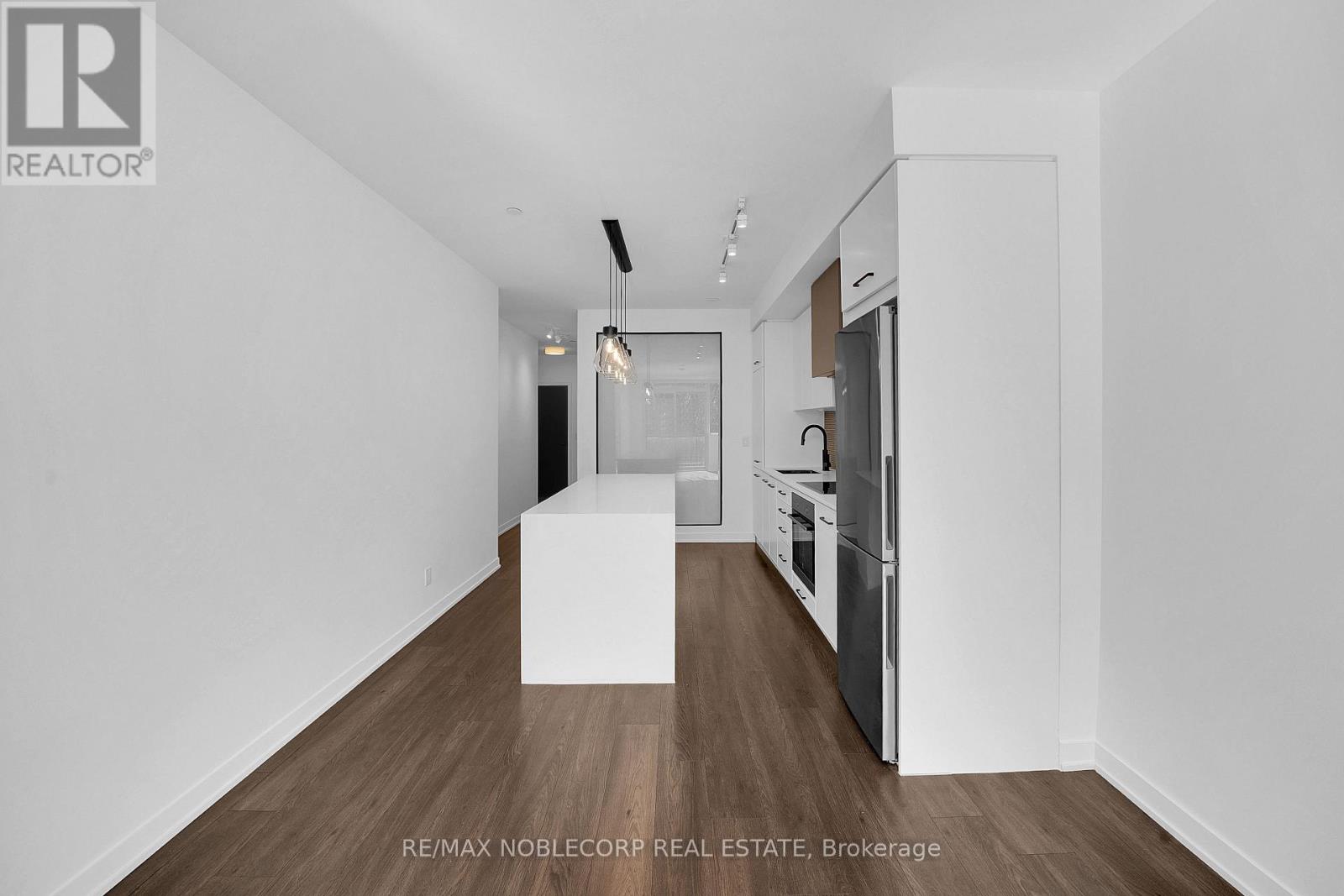 899 Queen Street — photo 20