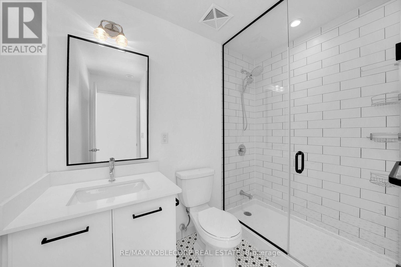 899 Queen Street — photo 25