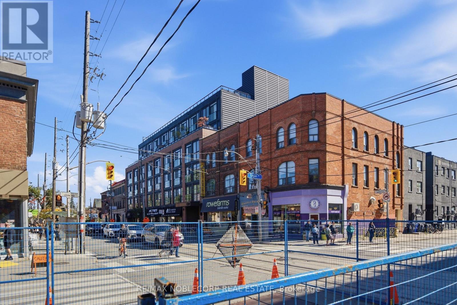 899 Queen Street — photo 3