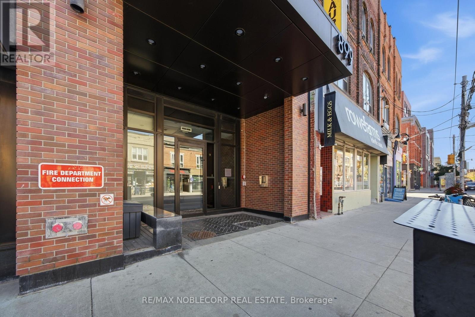 899 Queen Street — photo 4
