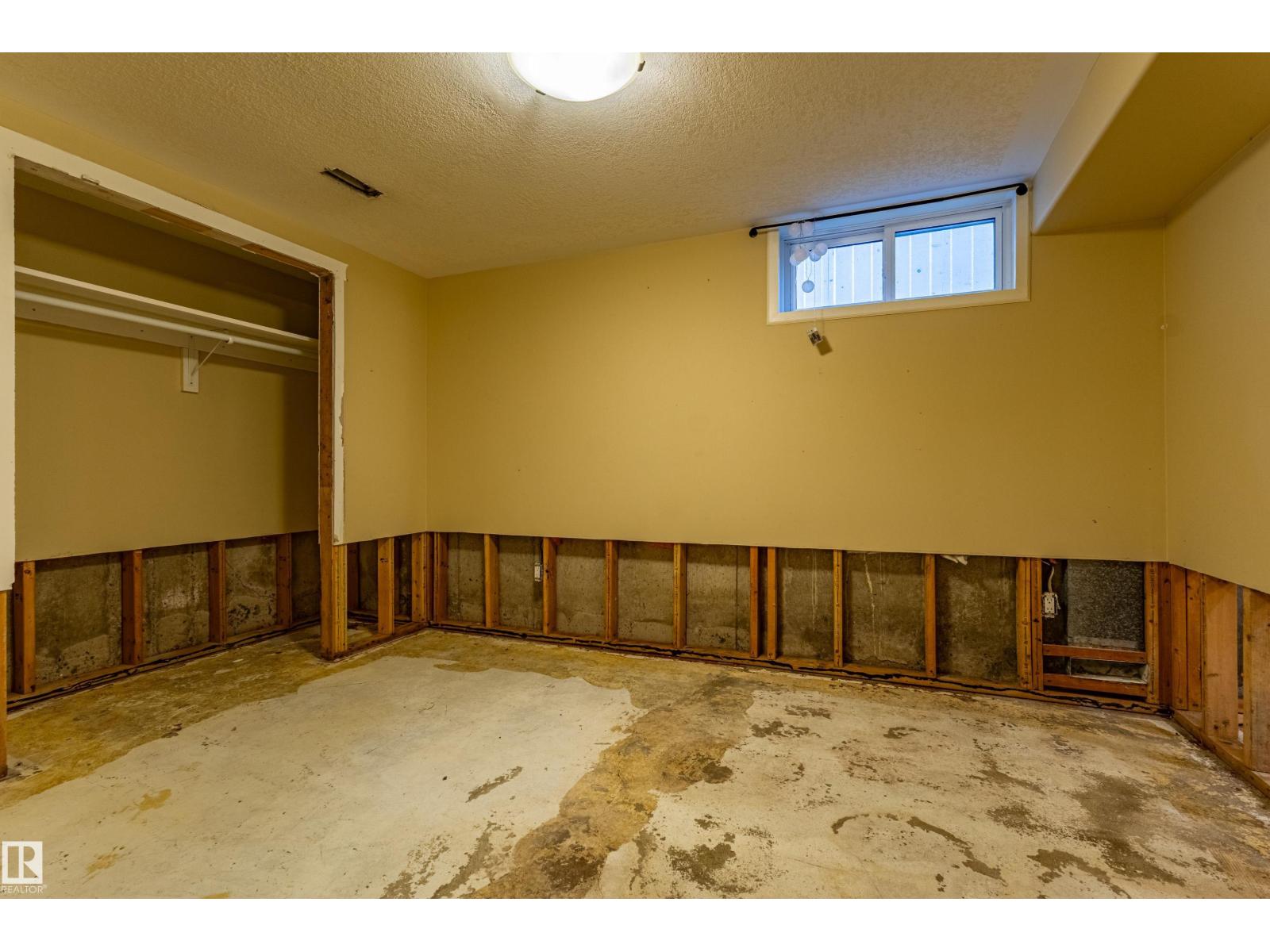 4107 122 ST NW - 31