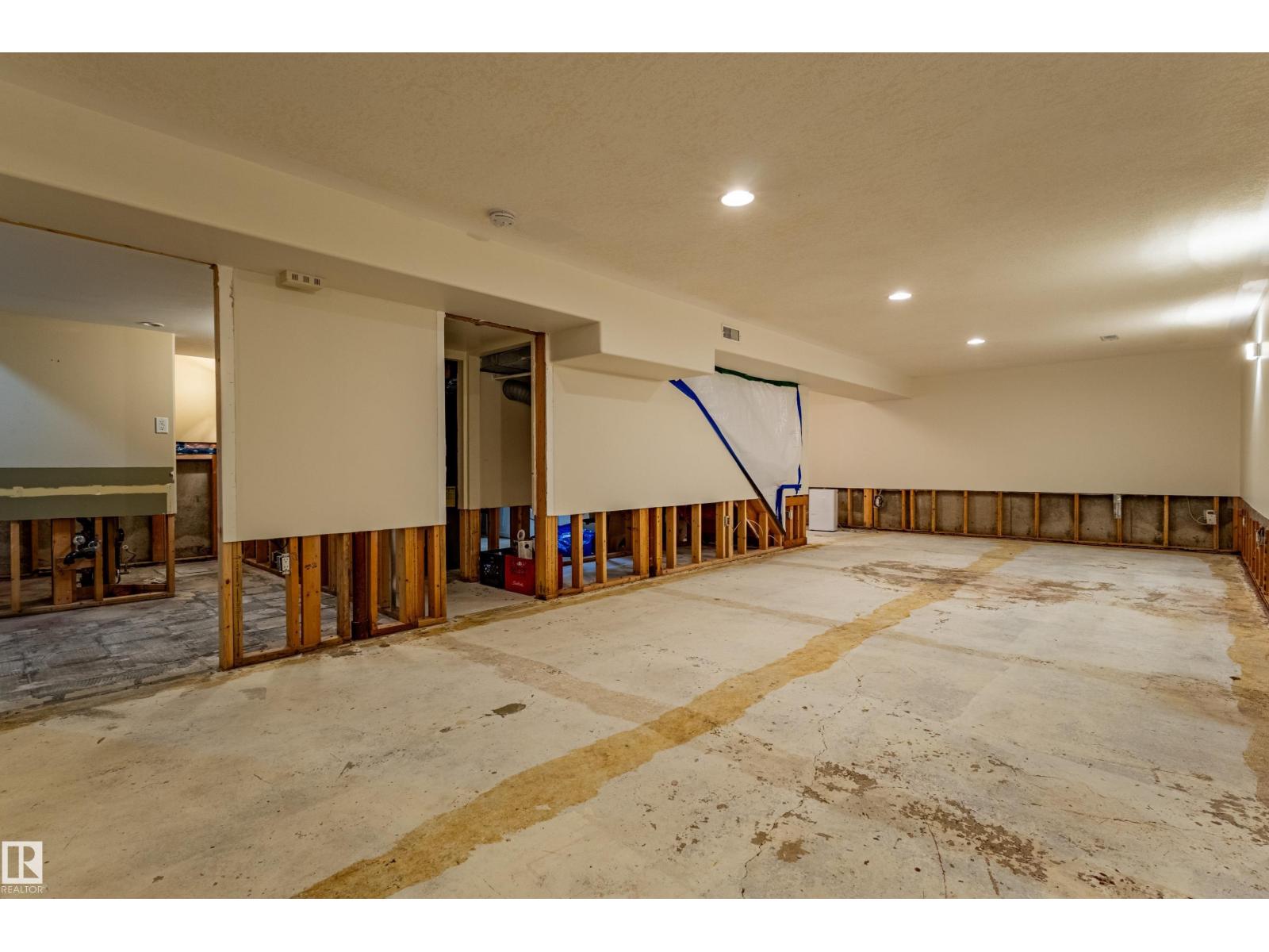4107 122 ST NW - 29