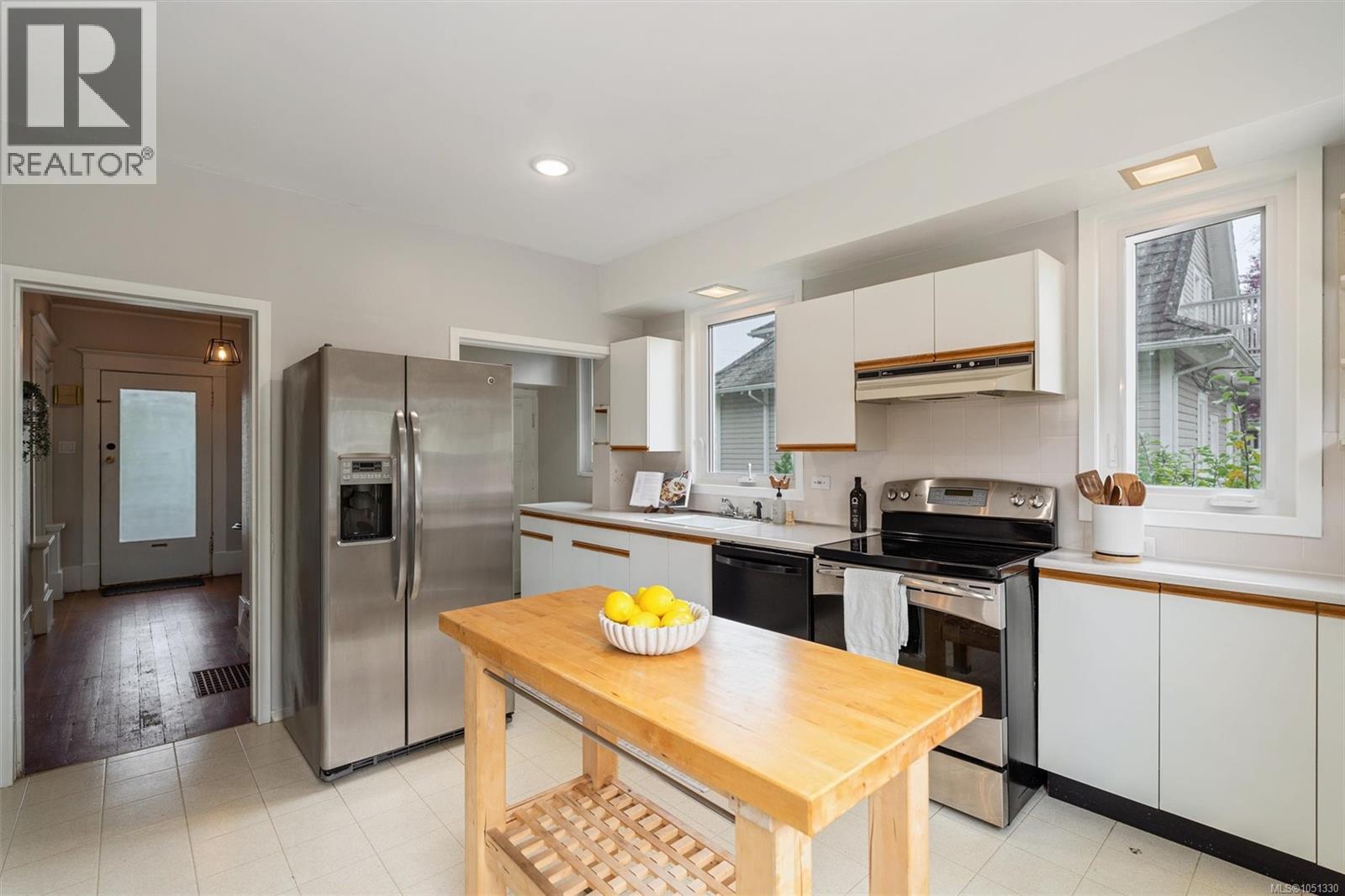 1200 Hampshire Road, Oak Bay