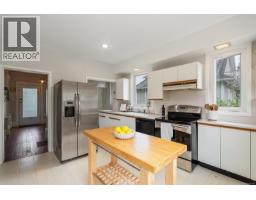 Entrance - 1200 Hampshire Rd, Oak Bay, BC V8S4T2 Photo 10