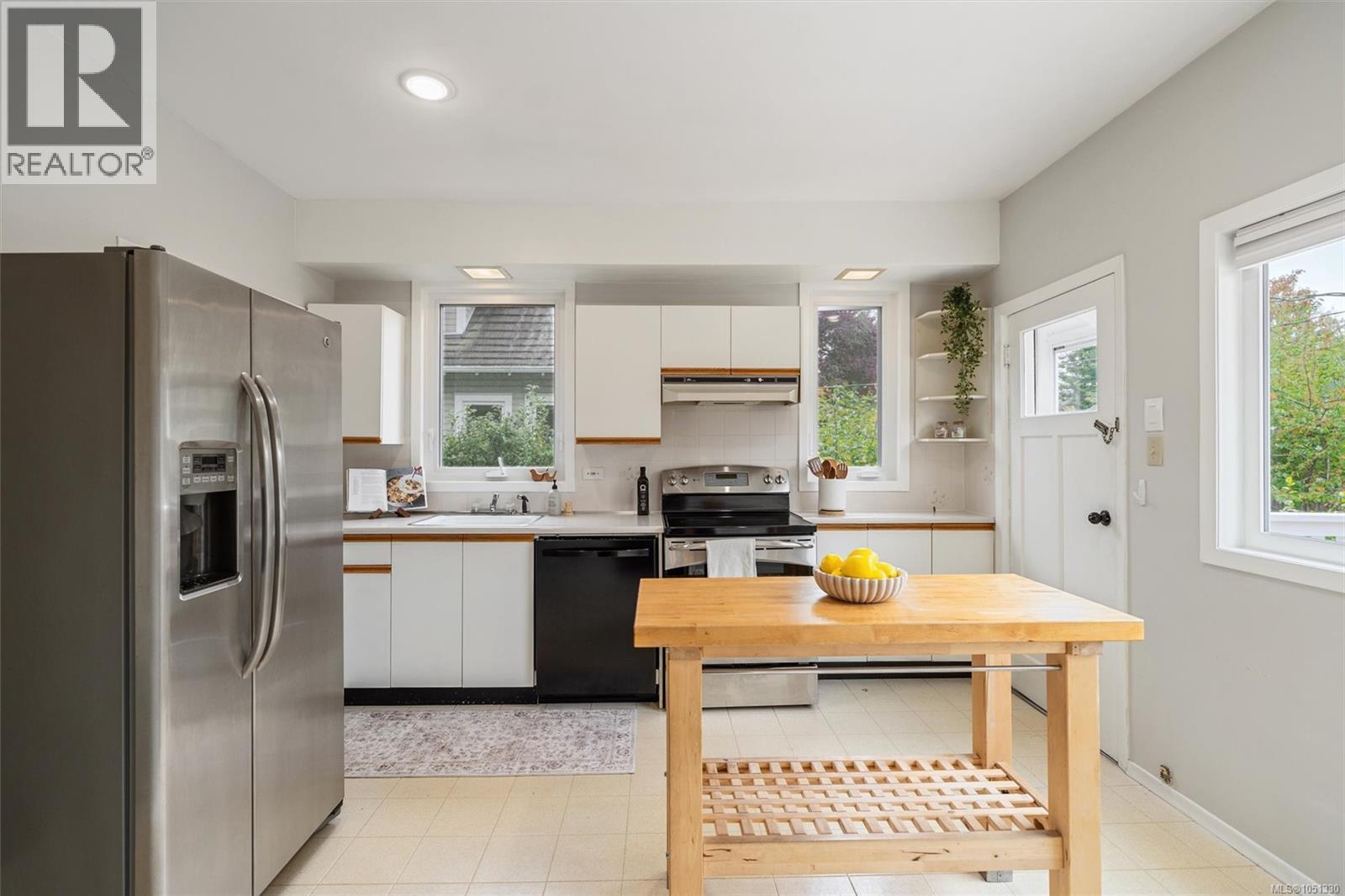  1200 Hampshire Road, Oak Bay
