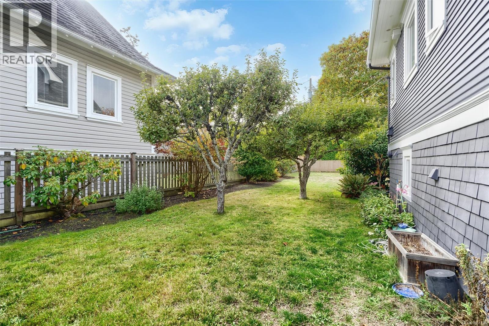  1200 Hampshire Road, Oak Bay