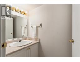 1200 Hampshire Rd, Oak Bay, BC V8S4T2 Photo 26