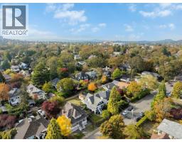 1200 Hampshire Rd, Oak Bay, BC V8S4T2 Photo 48