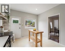 Entrance - 1200 Hampshire Rd, Oak Bay, BC V8S4T2 Photo 11