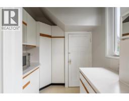 1200 Hampshire Rd, Oak Bay, BC V8S4T2 Photo 12