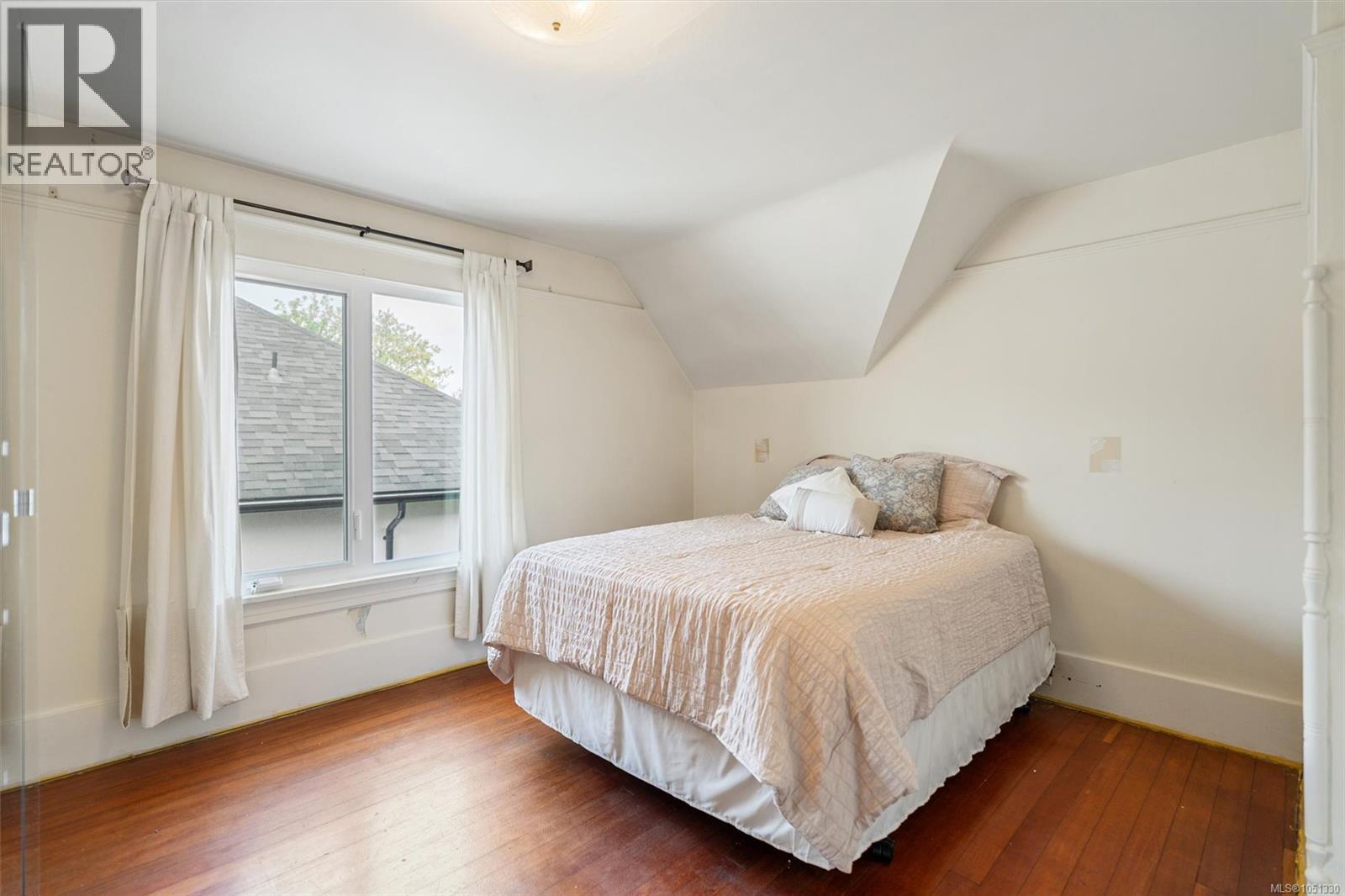  1200 Hampshire Road, Oak Bay