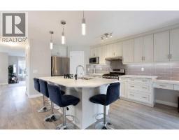 Living room - 7 Emberside Hollow, Cochrane, AB T4C2L6 Photo 6
