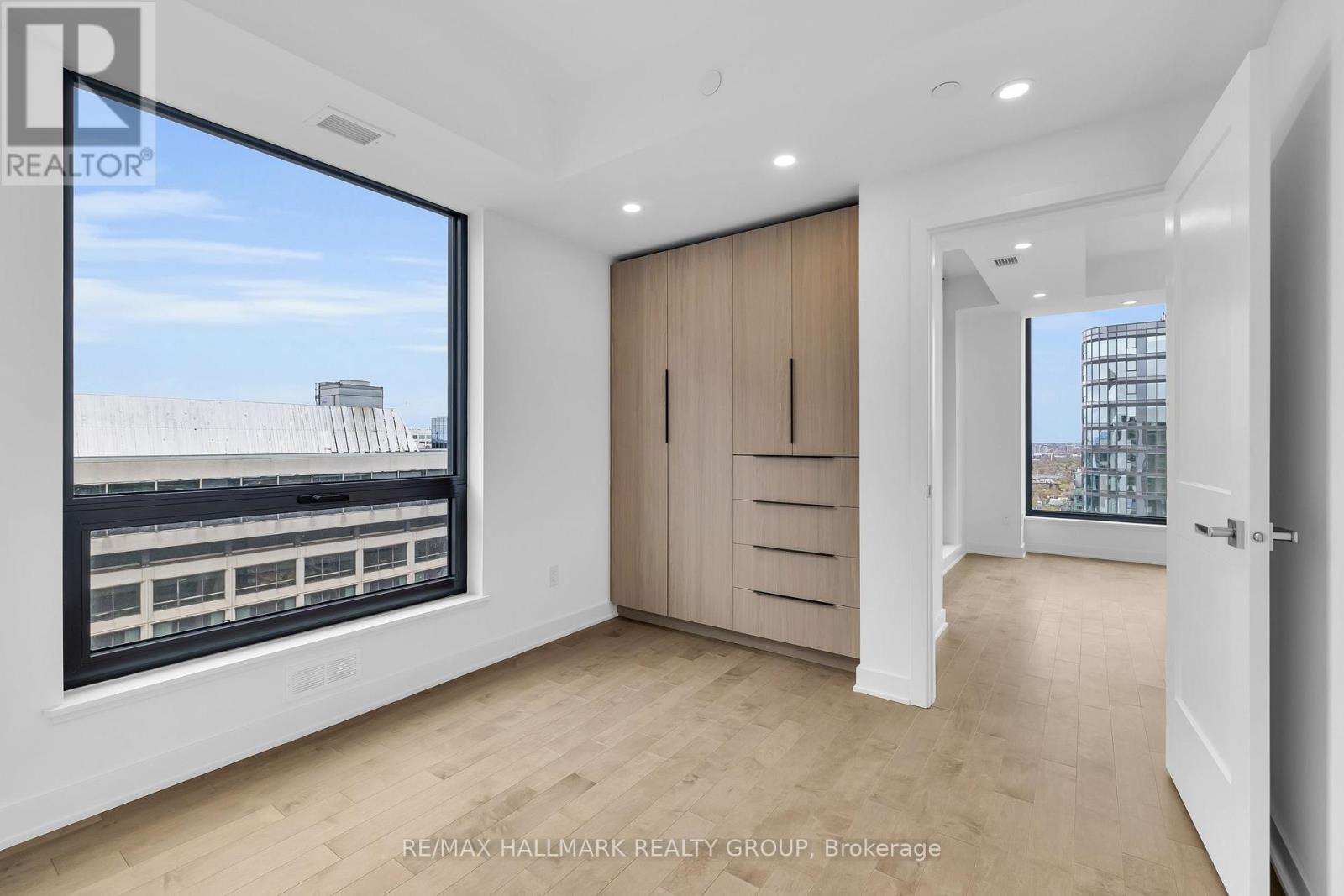 340 Queen Street — photo 22