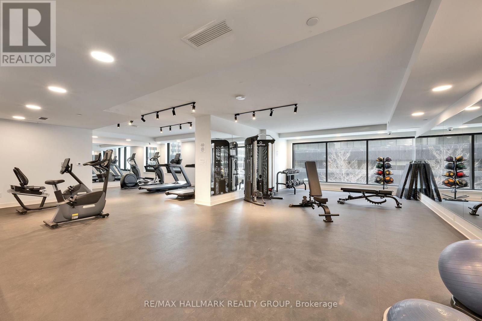 340 Queen Street — photo 27