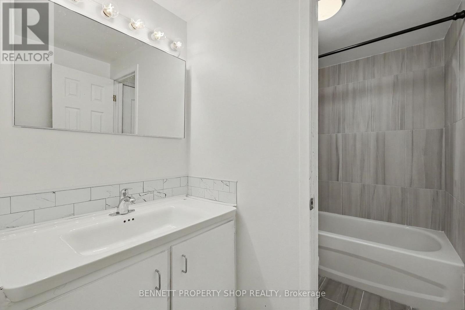 #109 1350 BAKKER COURT - 7