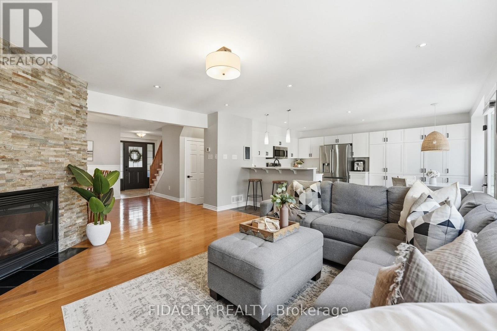 206 MISTRAL WAY - 11