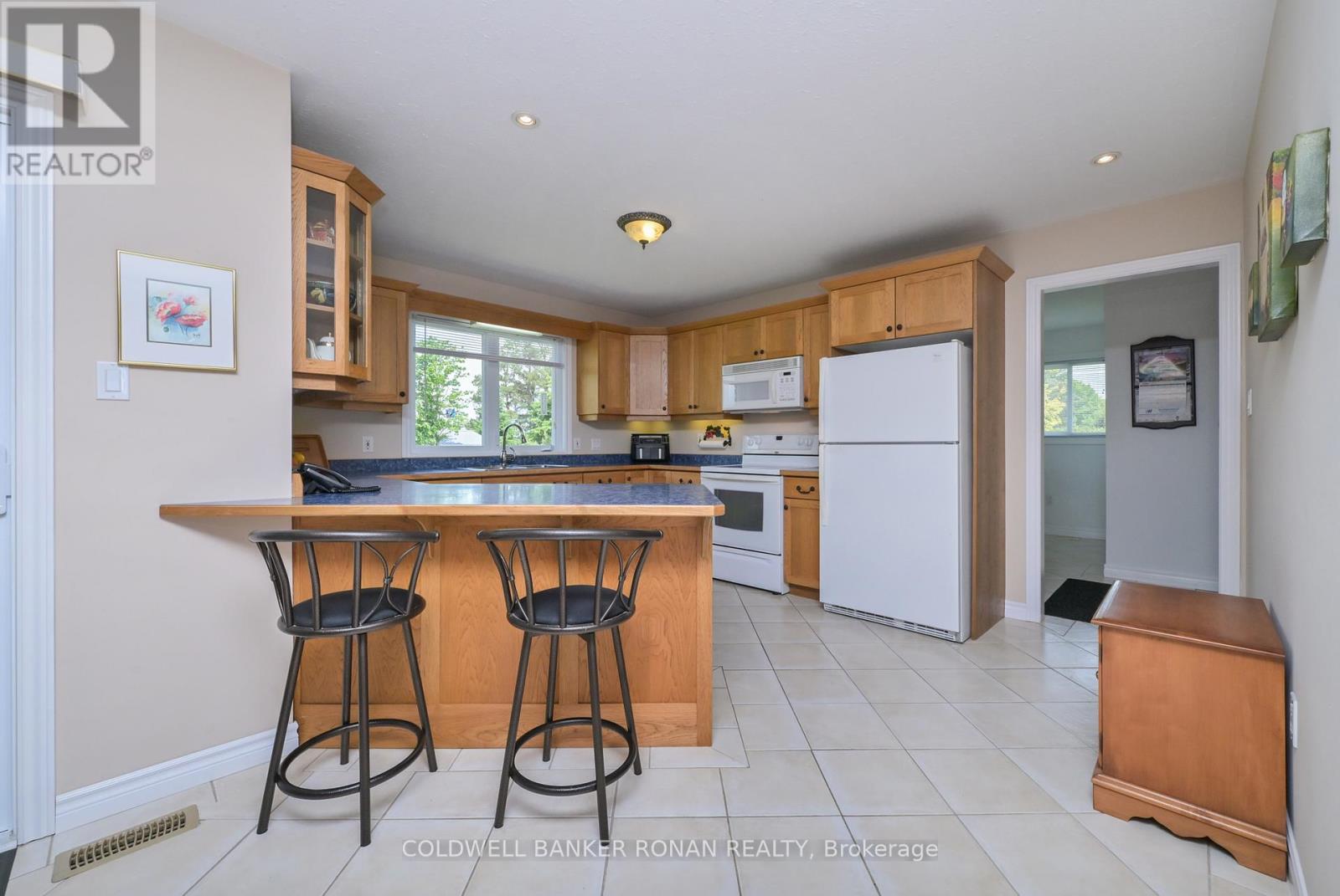 28 Fisher Drive, Adjala-Tosorontio, ON photo 6