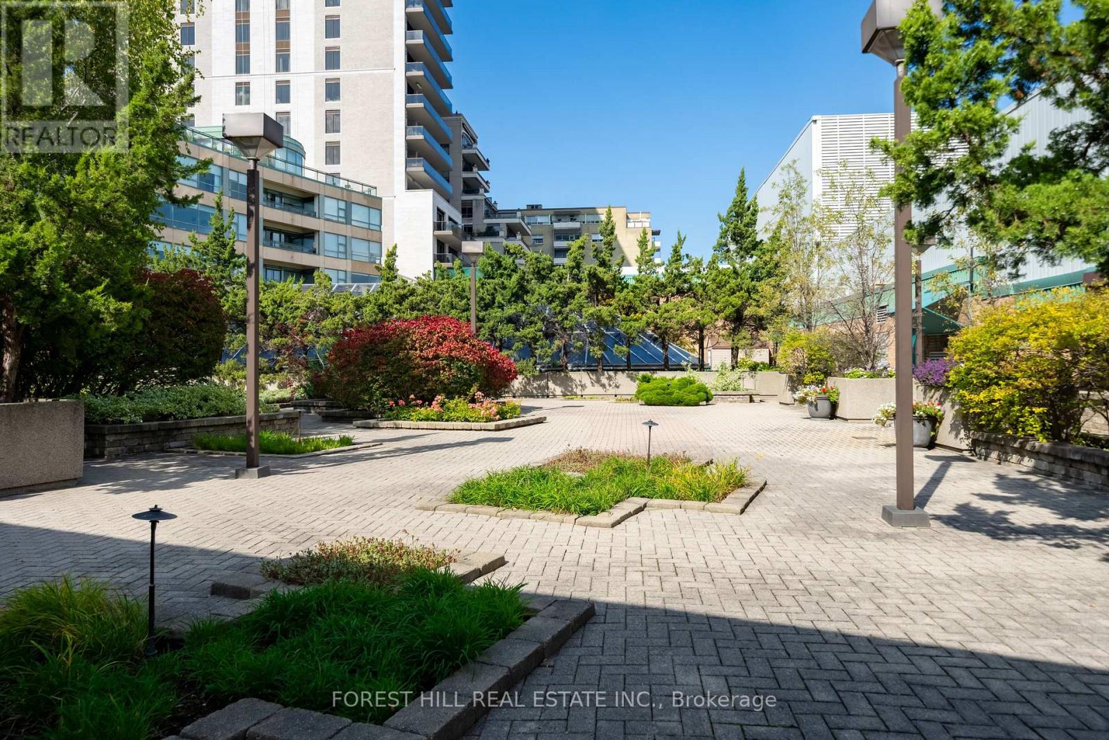 #215 77 AVENUE ROAD - 26