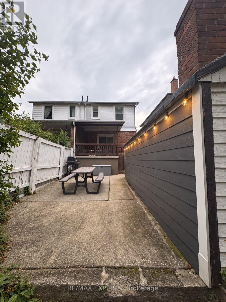 26 GRANDVILLE AVENUE - 12
