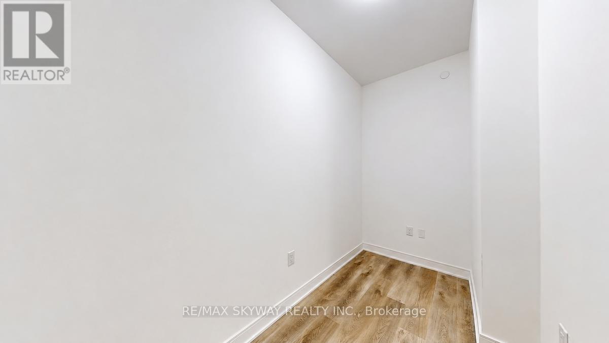 86 Dundas Street East — photo 13