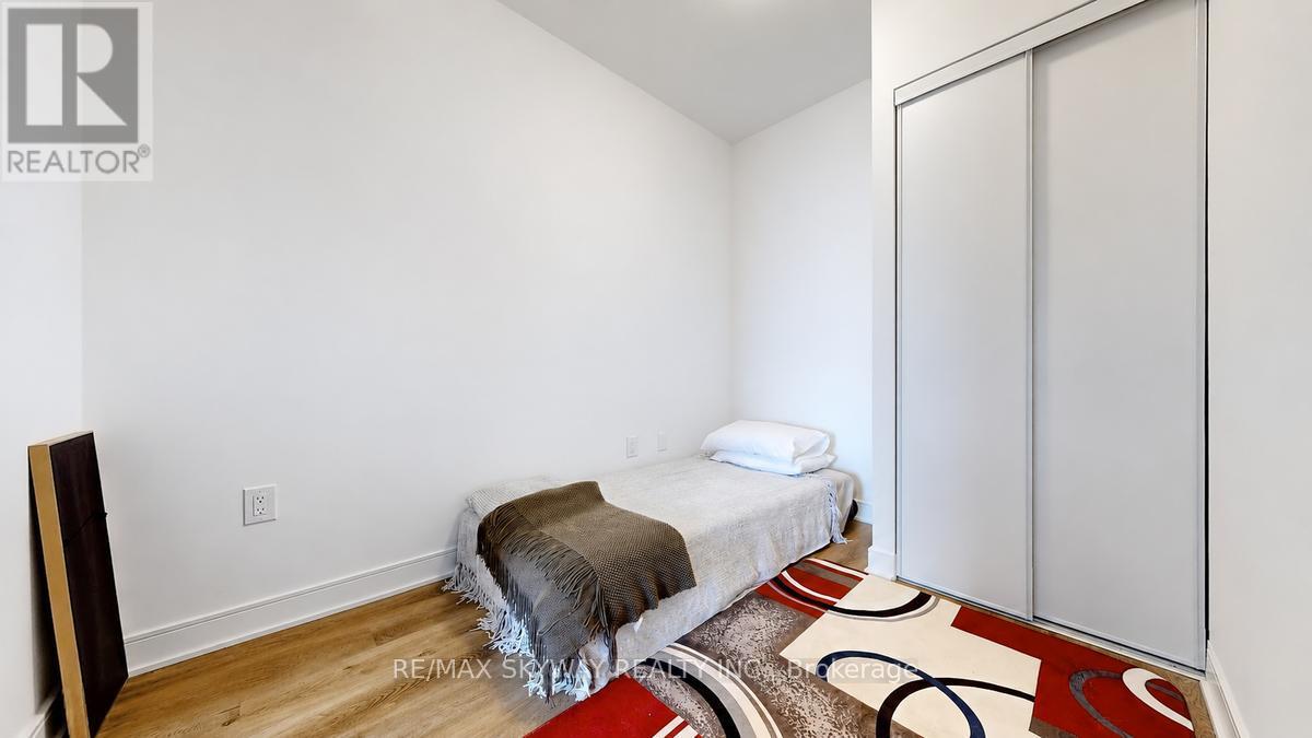 86 Dundas Street East — photo 18