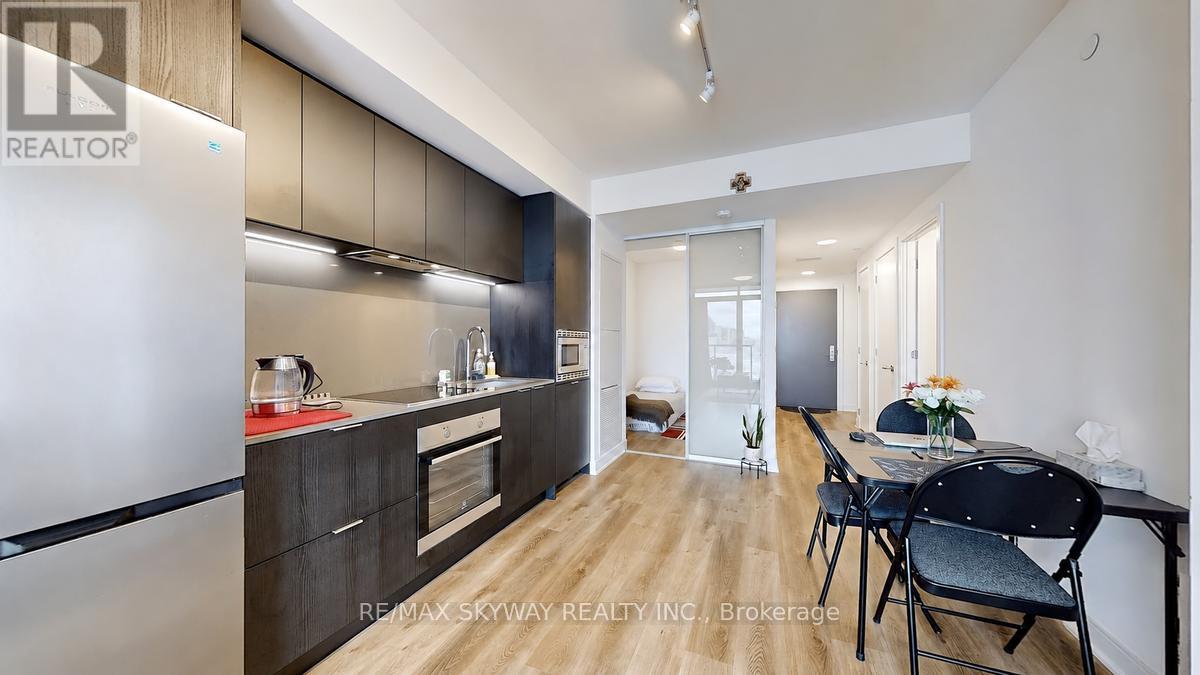 86 Dundas Street East — photo 20