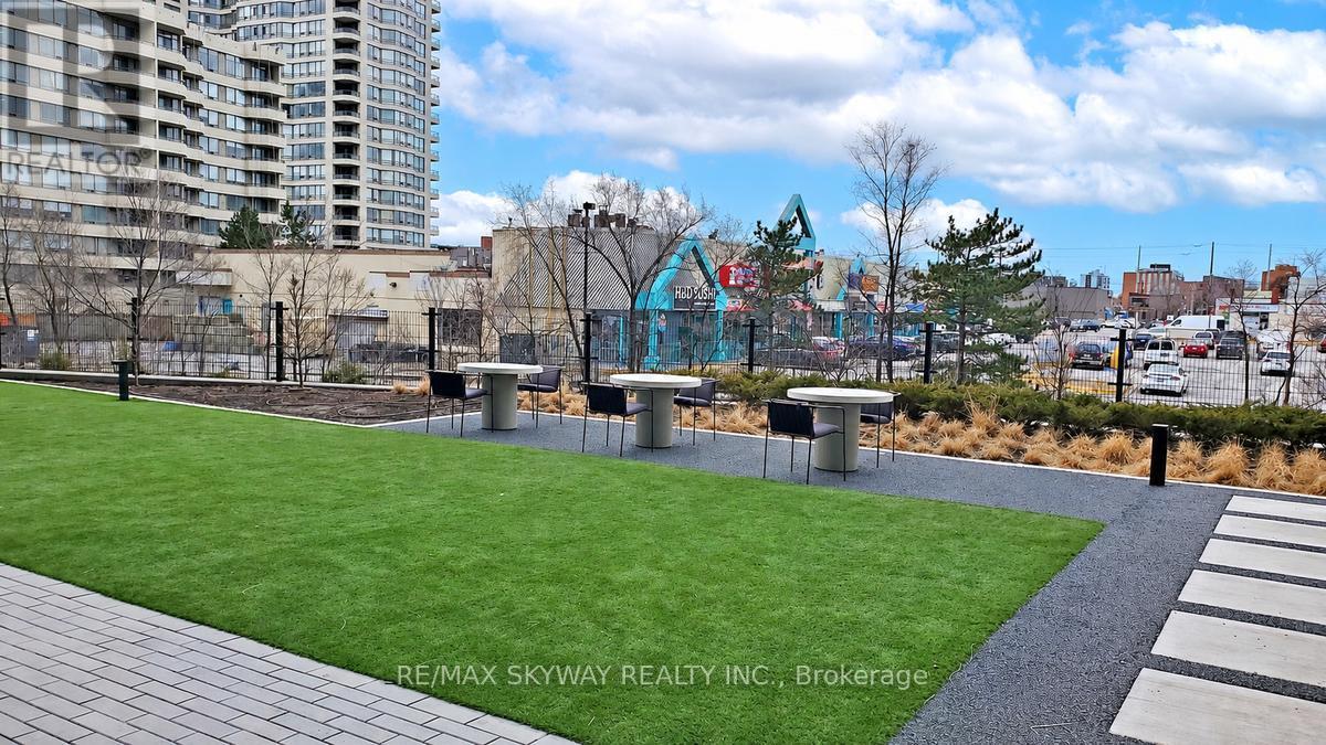 86 Dundas Street East — photo 31