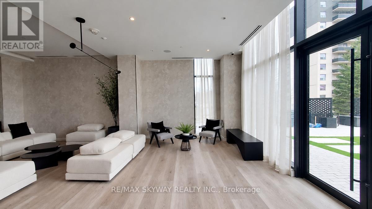 86 Dundas Street East — photo 4