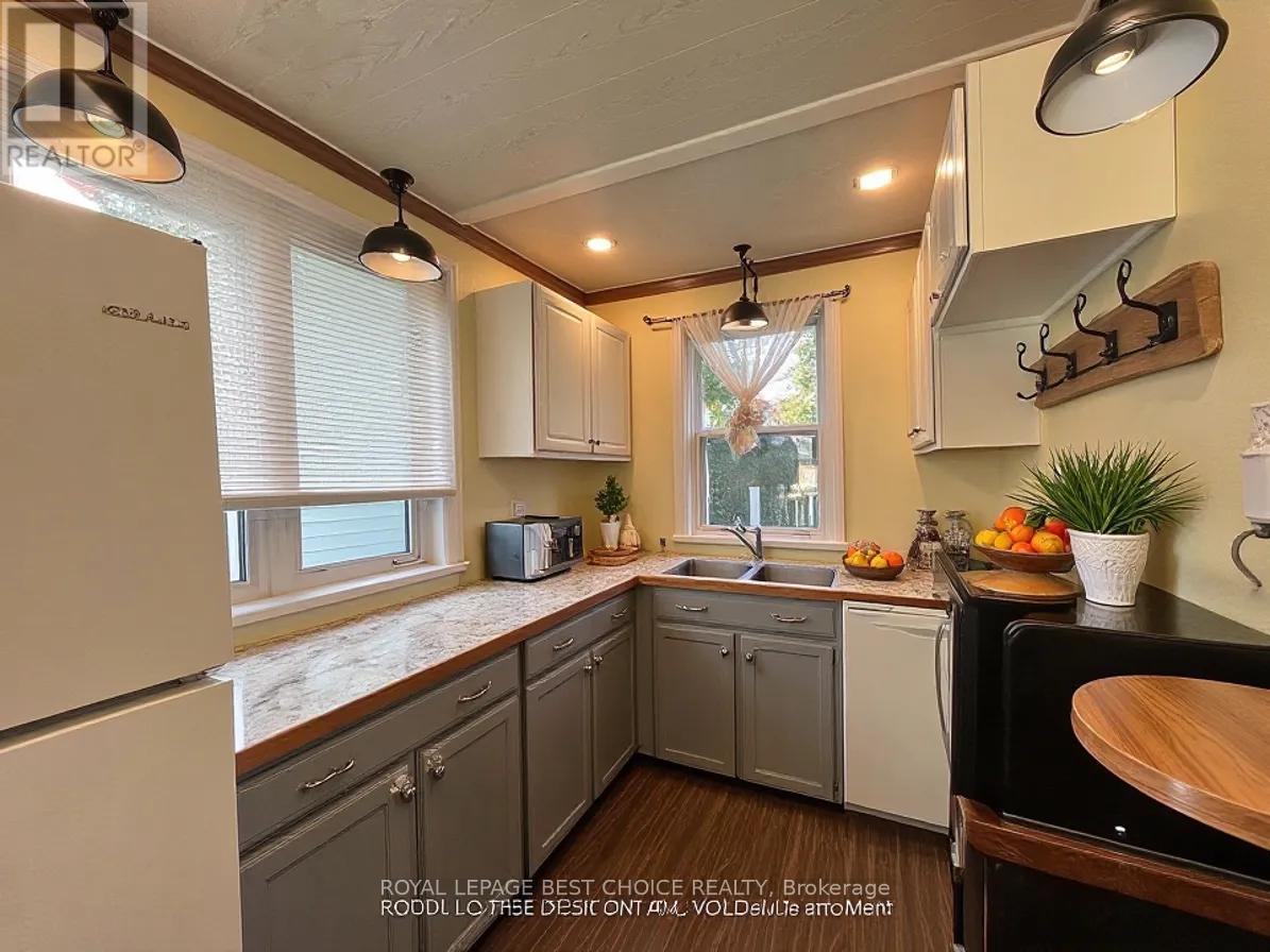 246 Mccamus Avenue — photo 12