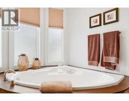 1619 24 Avenue SW - photo 22