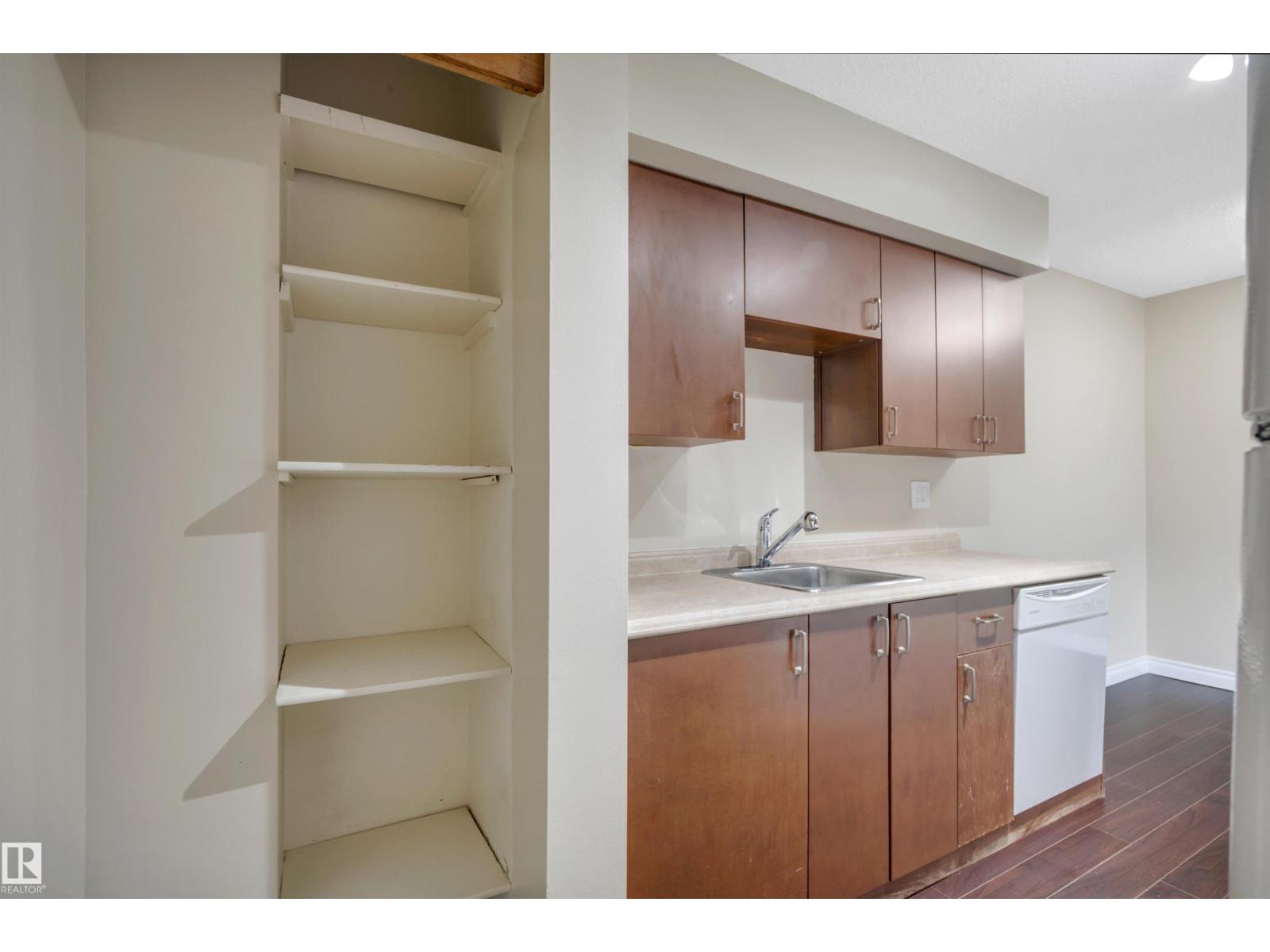 #8 14130 80 ST NW - 14