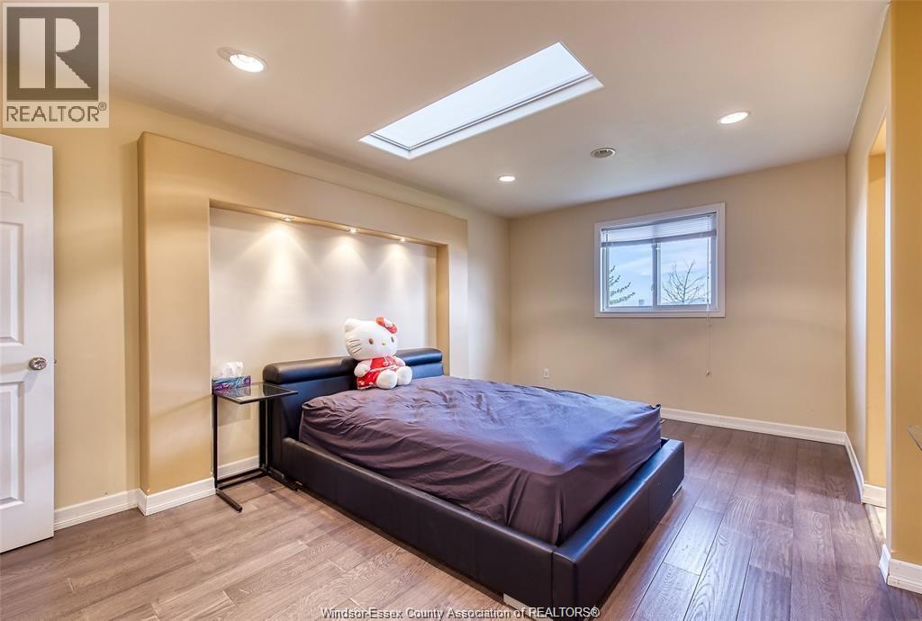 1264 IMPERIAL CRESCENT - 18