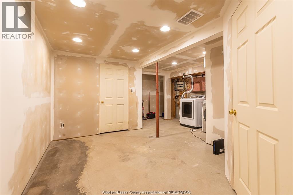 1264 IMPERIAL CRESCENT - 25