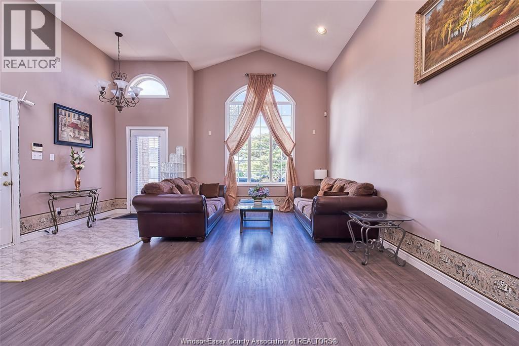 1264 IMPERIAL CRESCENT - 6