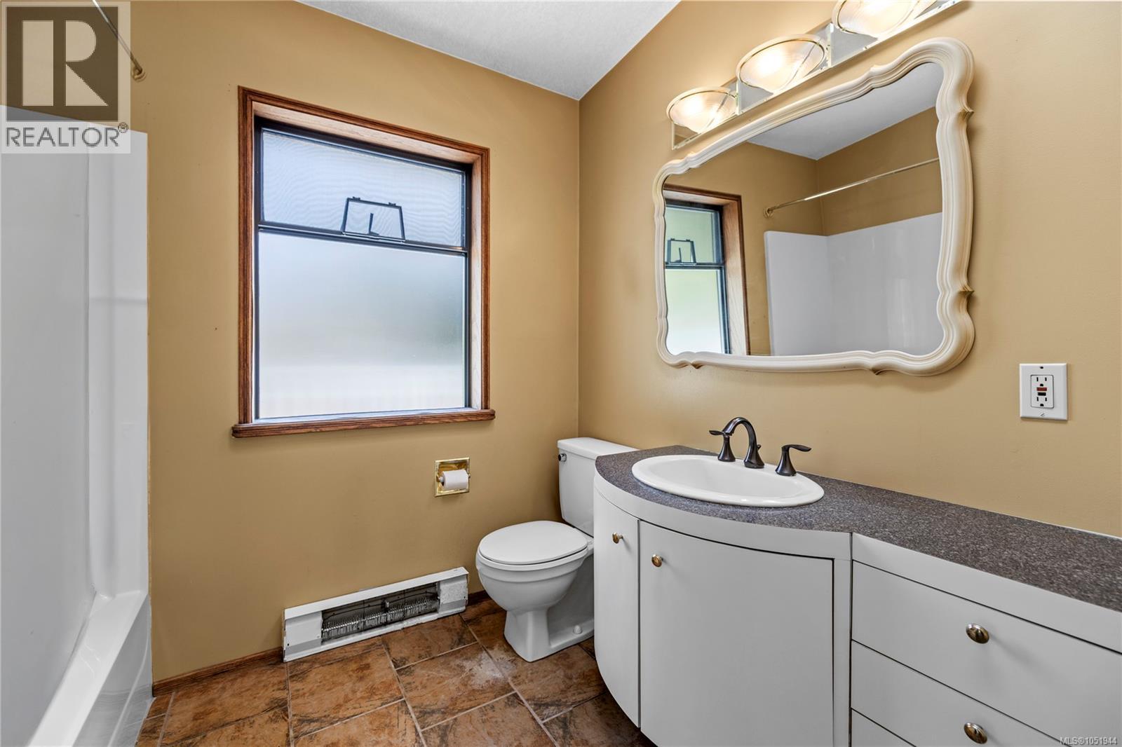 443 Hoylake Rd W - 13