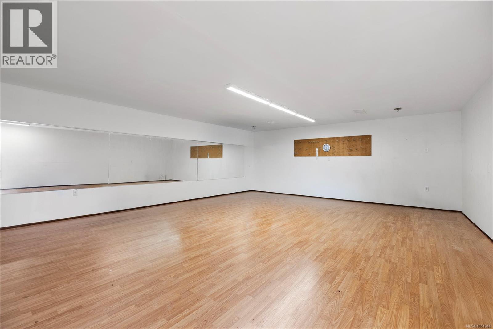 443 Hoylake Rd W - Image 30