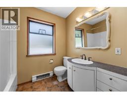 Kitchen - 443 Hoylake Rd W, Qualicum Beach, BC V9K1J5 Photo 13