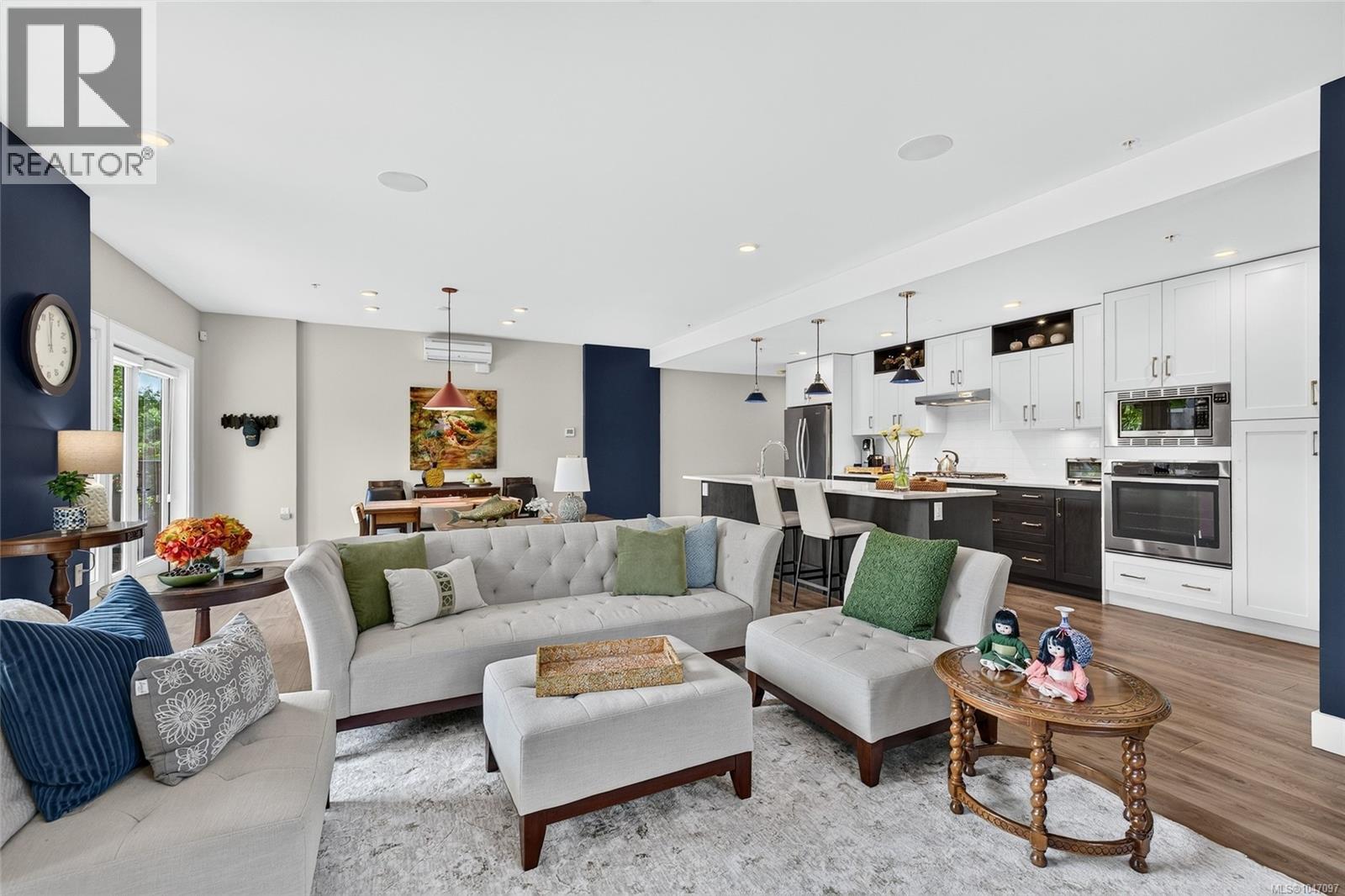 #101 747 Travino Lane - 17