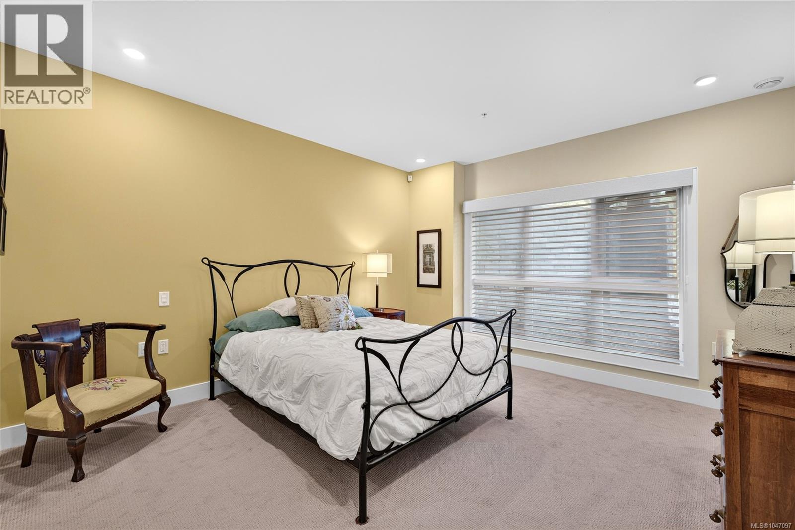#101 747 Travino Lane - 22
