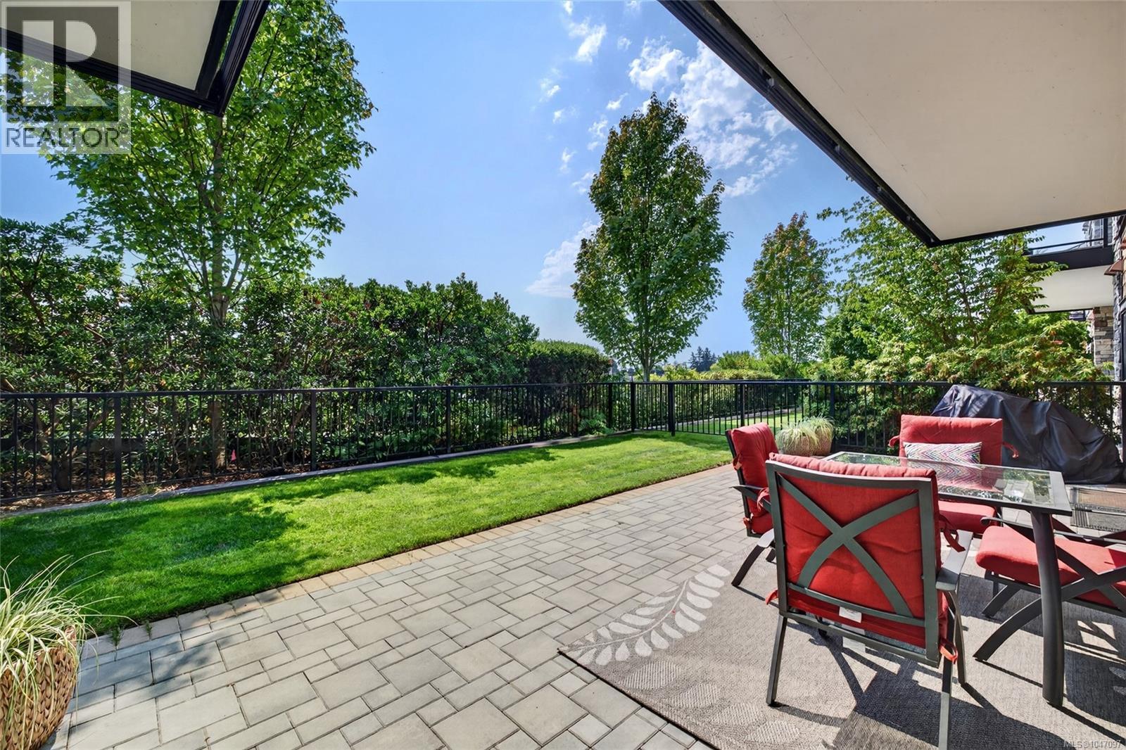 101 747 Travino Lane, Saanich