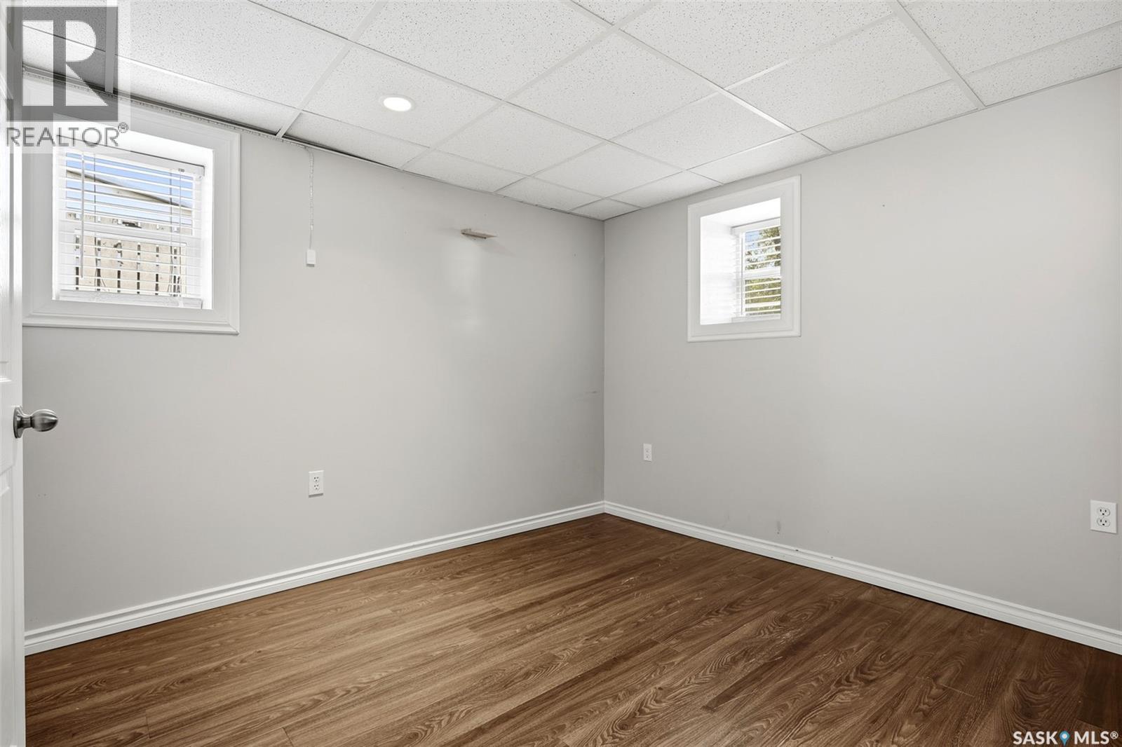 2751 MacKay STREET - 24