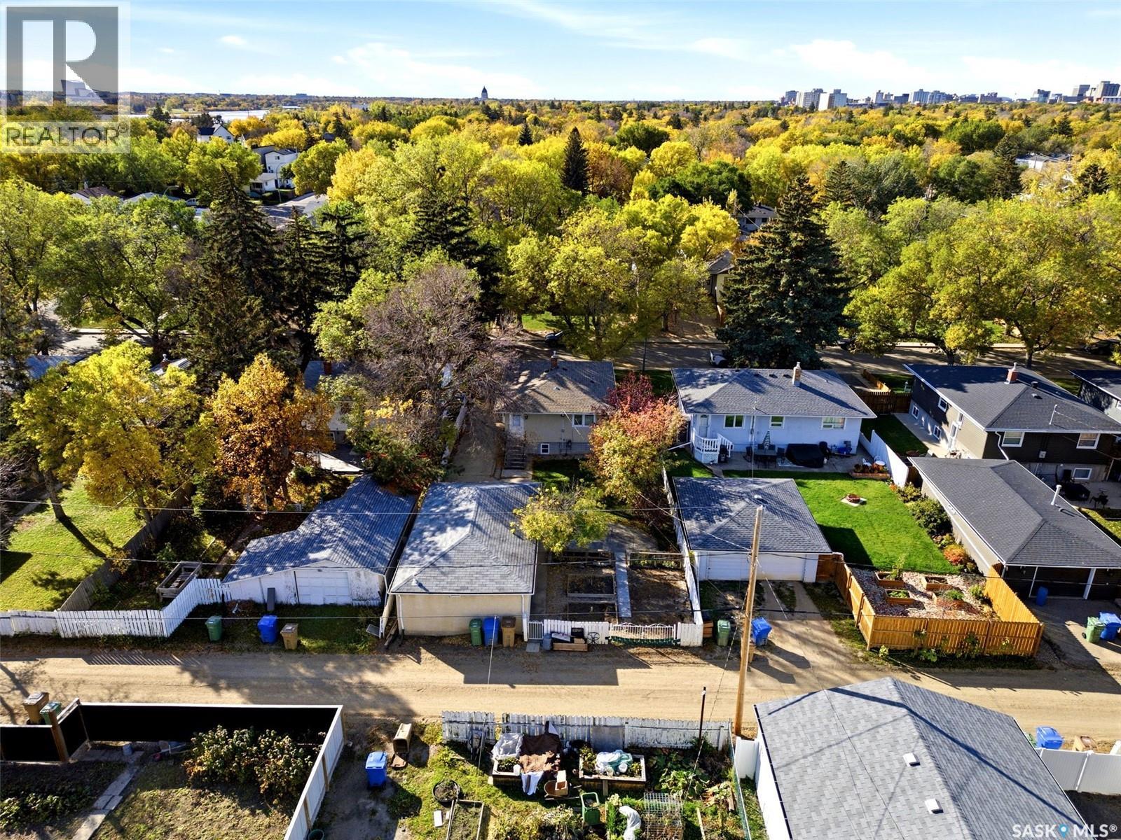 2751 MacKay STREET - 41