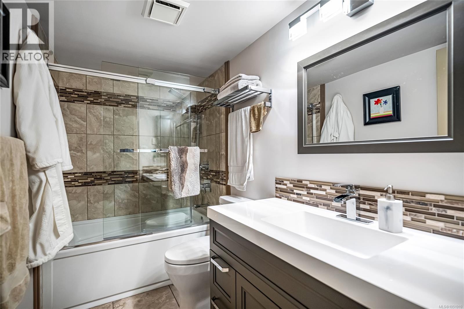 #464E 4678 Elk Lake Dr - 13