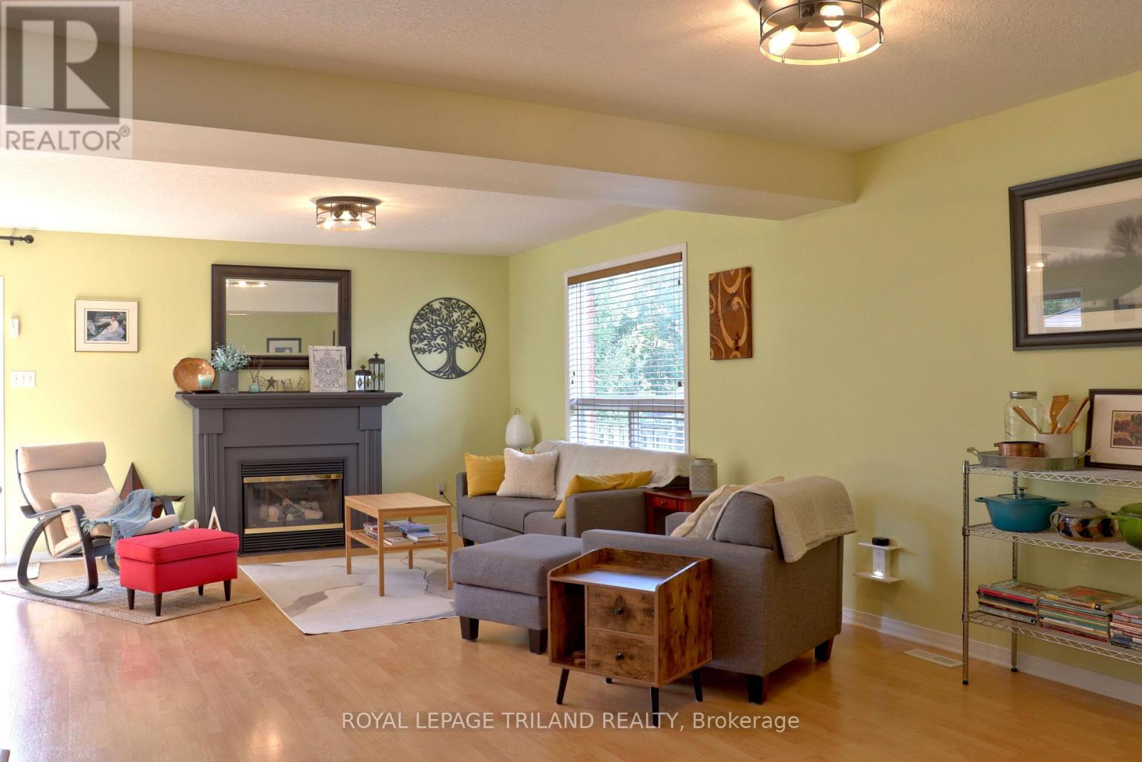 821 SPRUCEWOOD DRIVE - 18