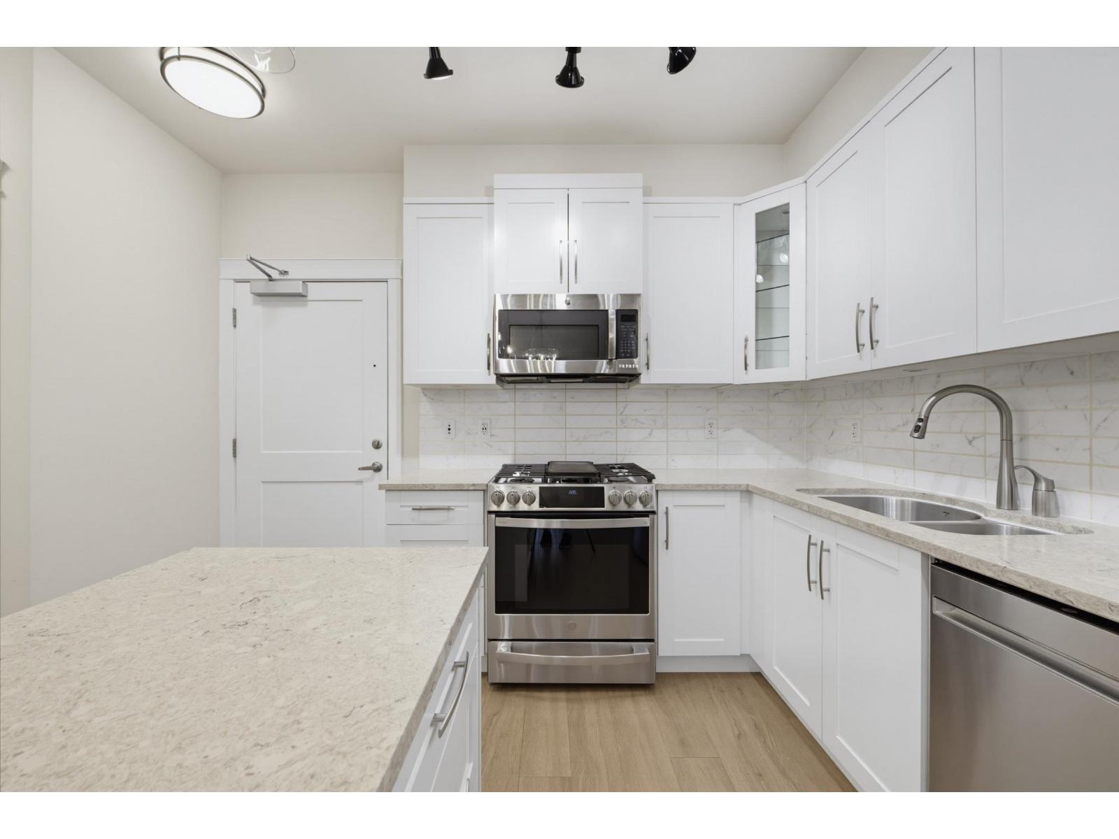 205 11077 RAVINE ROAD, Surrey
